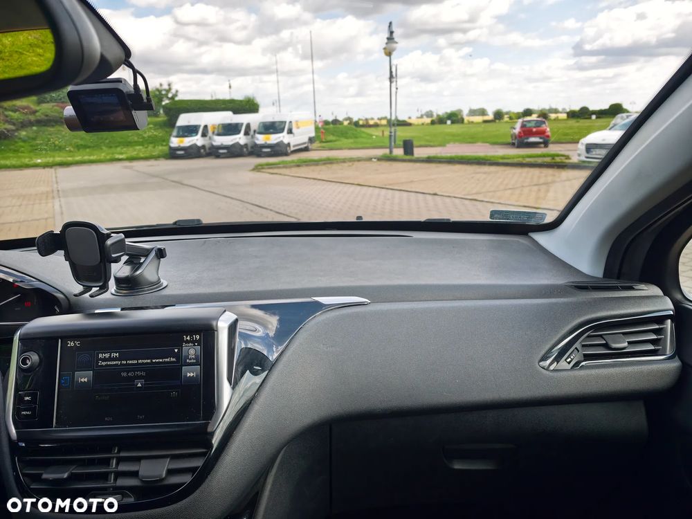Peugeot 2008 1.2 Pure Tech Style EU6 - 18