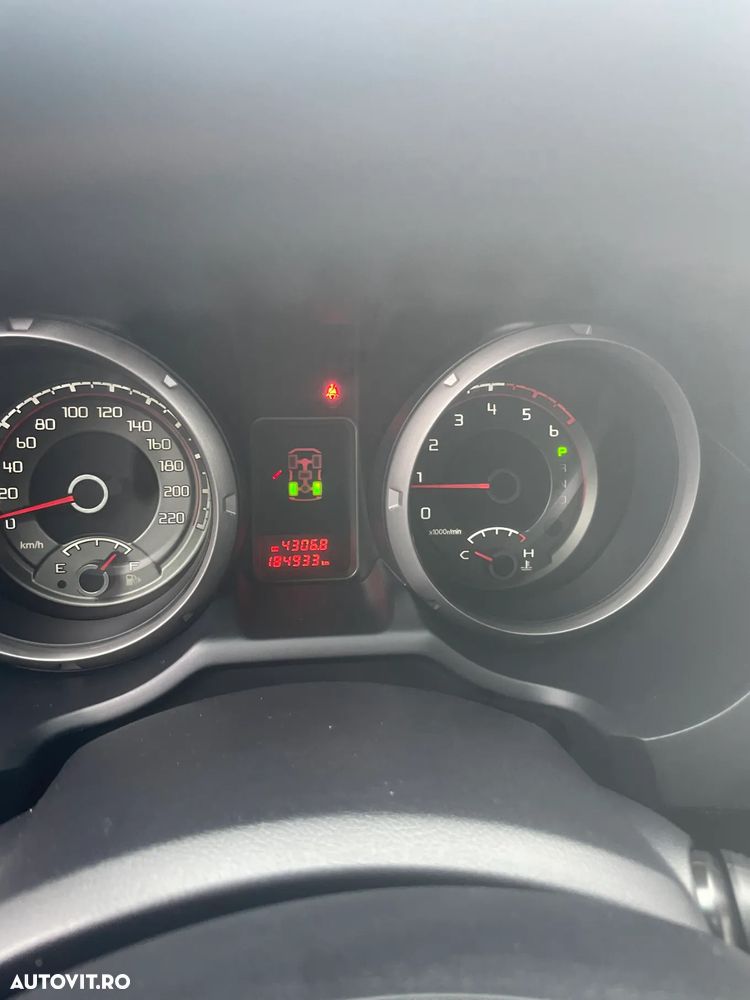 Mitsubishi Pajero - 6