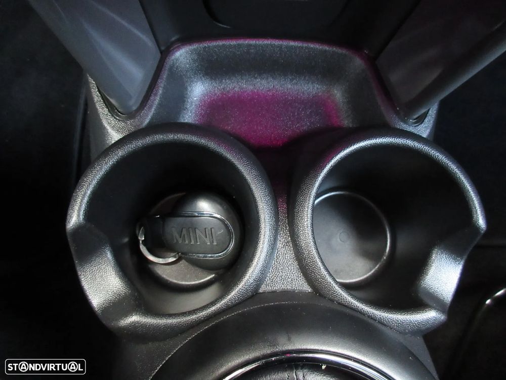 MINI 3 Portas Cooper D Aut. - 47