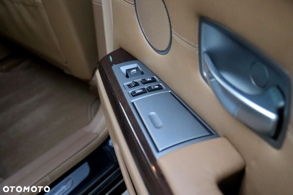 BMW Seria 7 - 28
