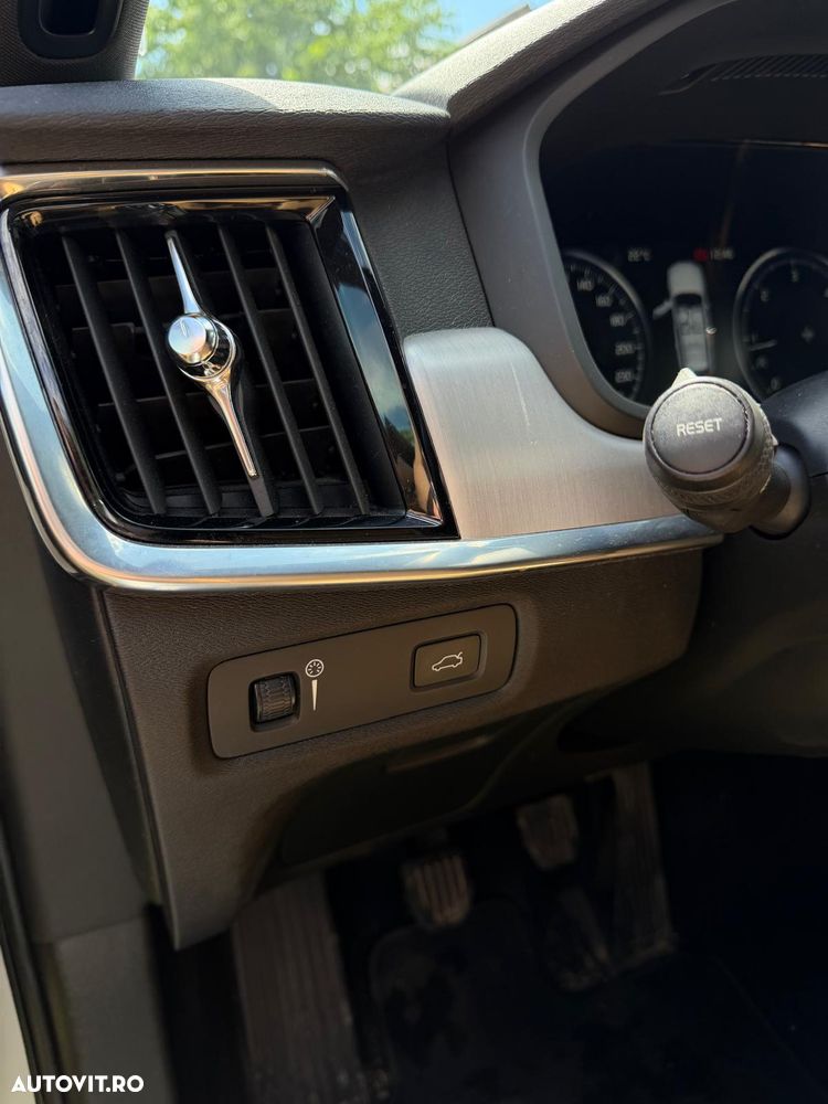 Volvo V90 D4 - 16