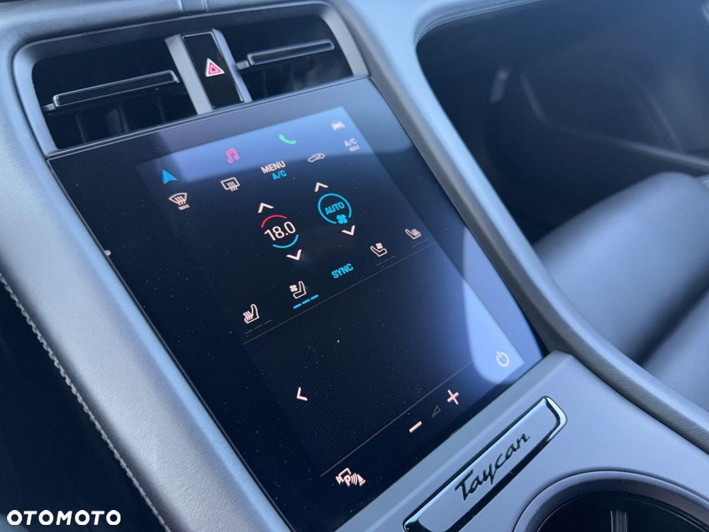 Porsche Taycan - 28