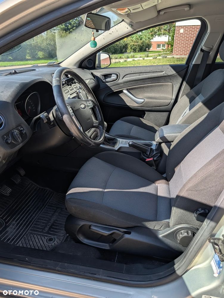 Ford Mondeo 2.0 TDCi Ghia - 13