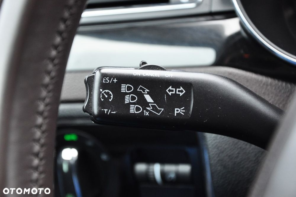 Skoda Superb 2.0 TDI L&K DSG - 37