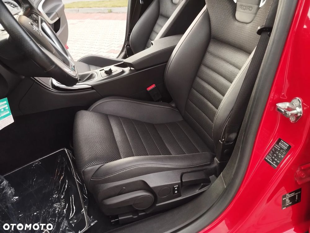 Opel Insignia 2.8 V6 Turbo 4x4 Sports Tourer OPC - 19