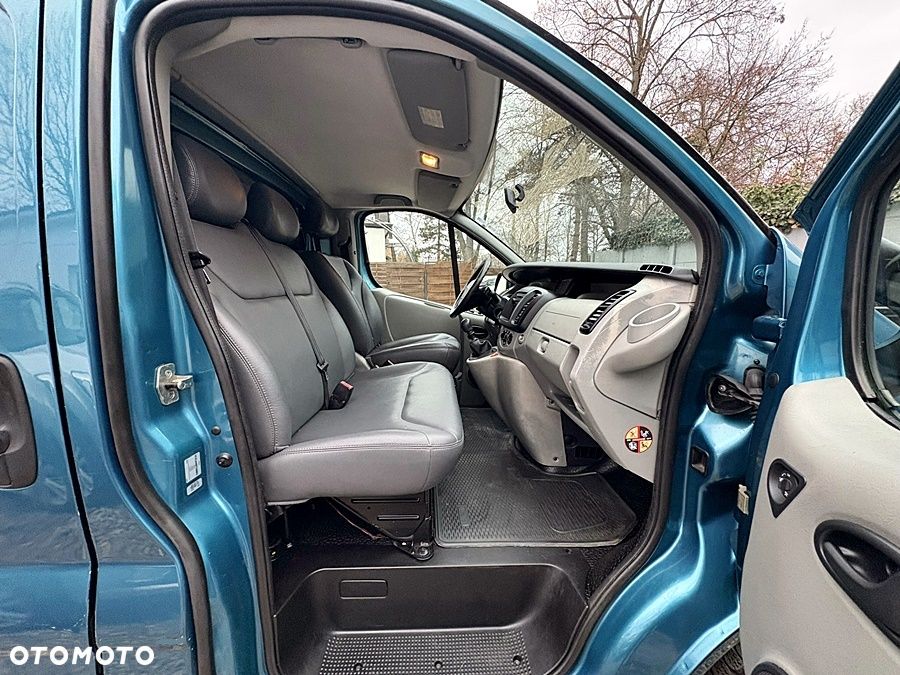 Renault TRAFIC 2.0 dCi na łańcuchu 6 biegów Klima Nawigacja Skóra Elektryka B ładnie utrzymany Oryg 217 tys km 1 Właściciel Bagażnik dachowy Drabina 2007 rok - 19