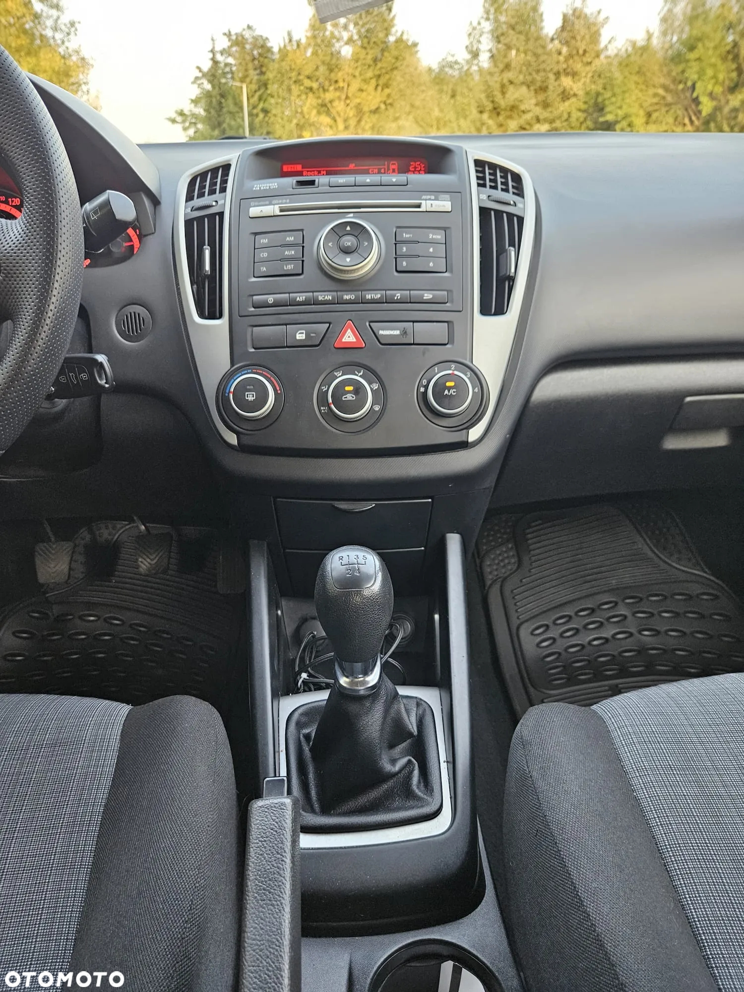 Kia Ceed 1.4 CVVT SW Dream-Team Edition - 28