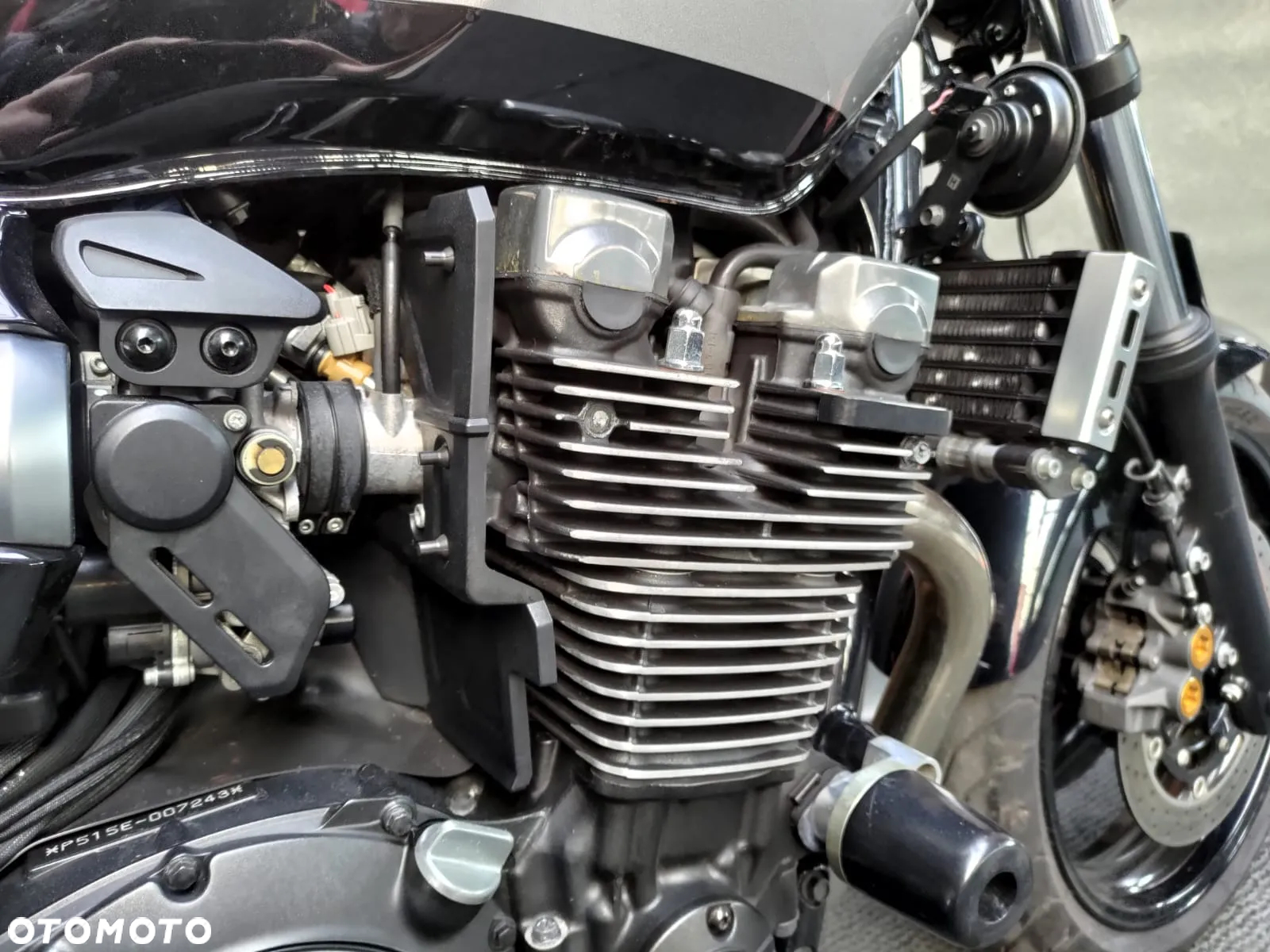 Yamaha XJR - 19