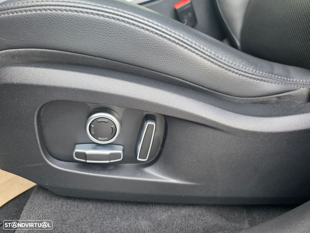 Jaguar F-Pace 2.0 P400e AWD - 10