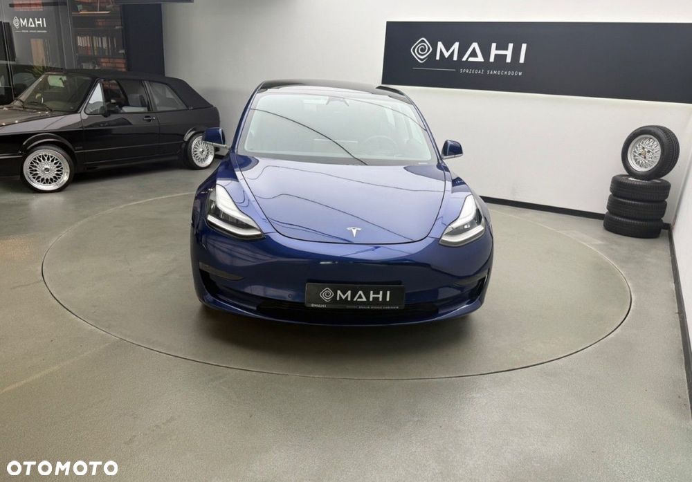 Tesla Model 3 - 4