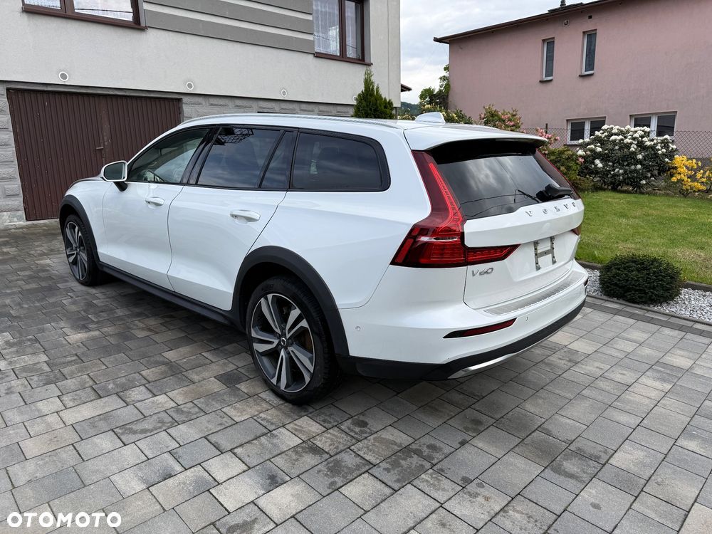 Volvo V60 B5 B AWD Plus Dark - 4
