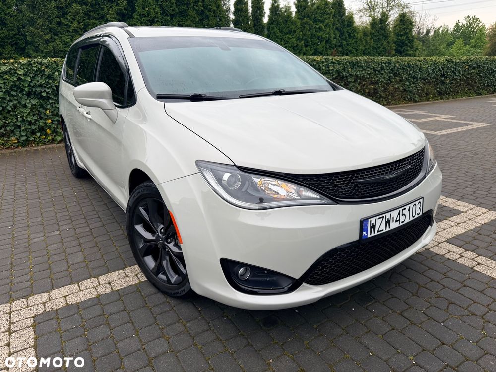 Chrysler Pacifica - 2