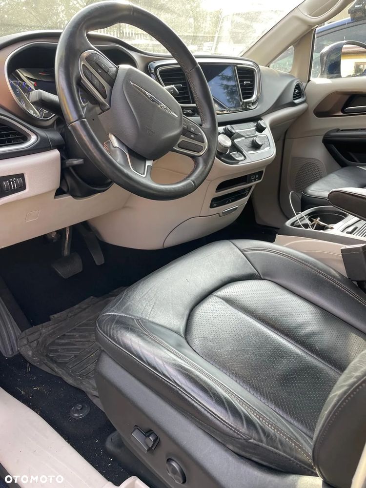 Chrysler Pacifica - 17