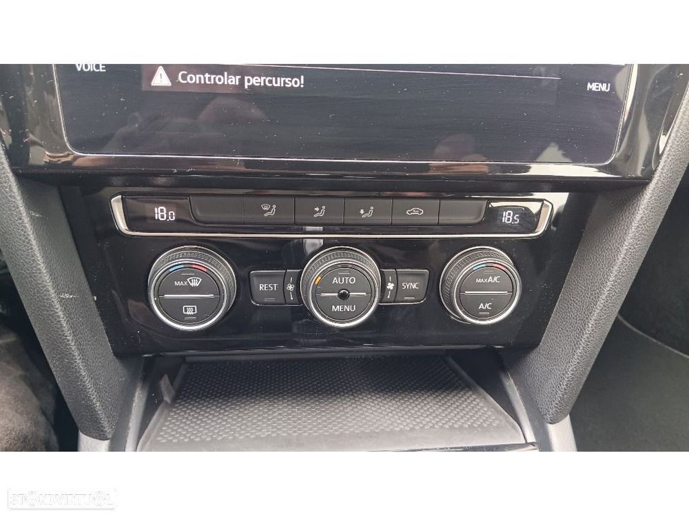 VW Passat Variant 2.0 TDi Business DSG - 23