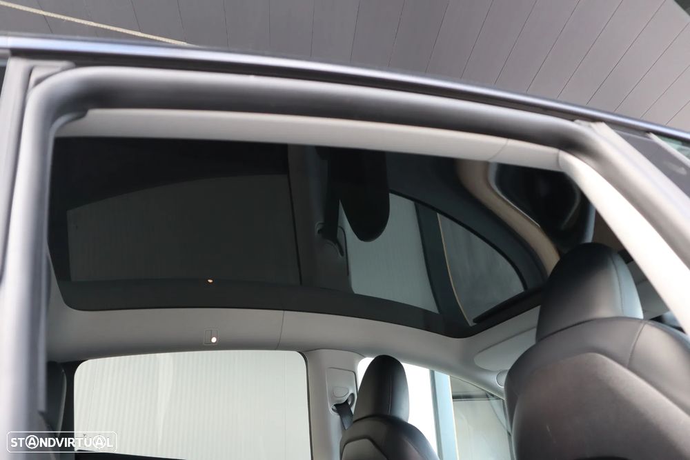 Tesla Model Y Performance Dual Motor AWD - 9