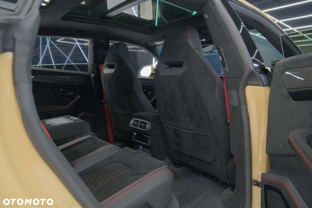 Lamborghini Urus - 32