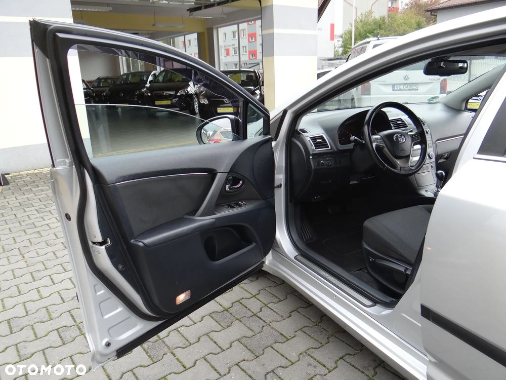 Toyota Avensis 2.0 Sol EU5 MS - 18