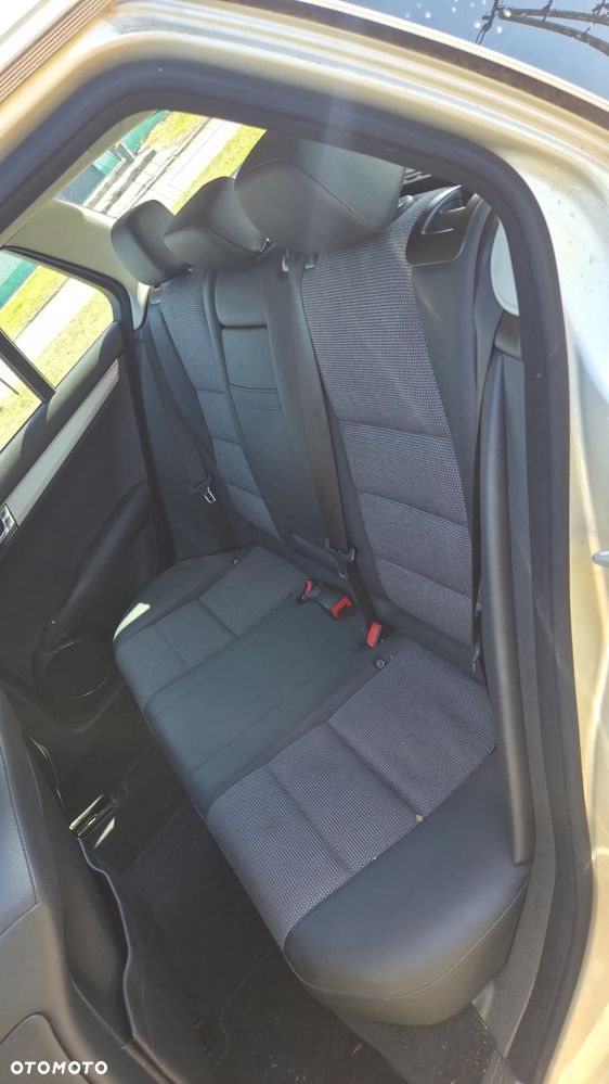 Mercedes-Benz Klasa C 250 CGI BlueEff Avantgarde - 18