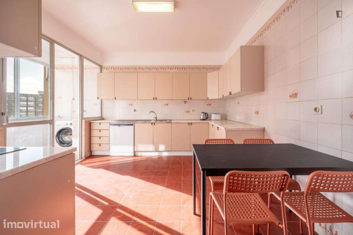 Quarto - localizado em Roma-Areeiro Lisbon - Grande imagem: 3/10