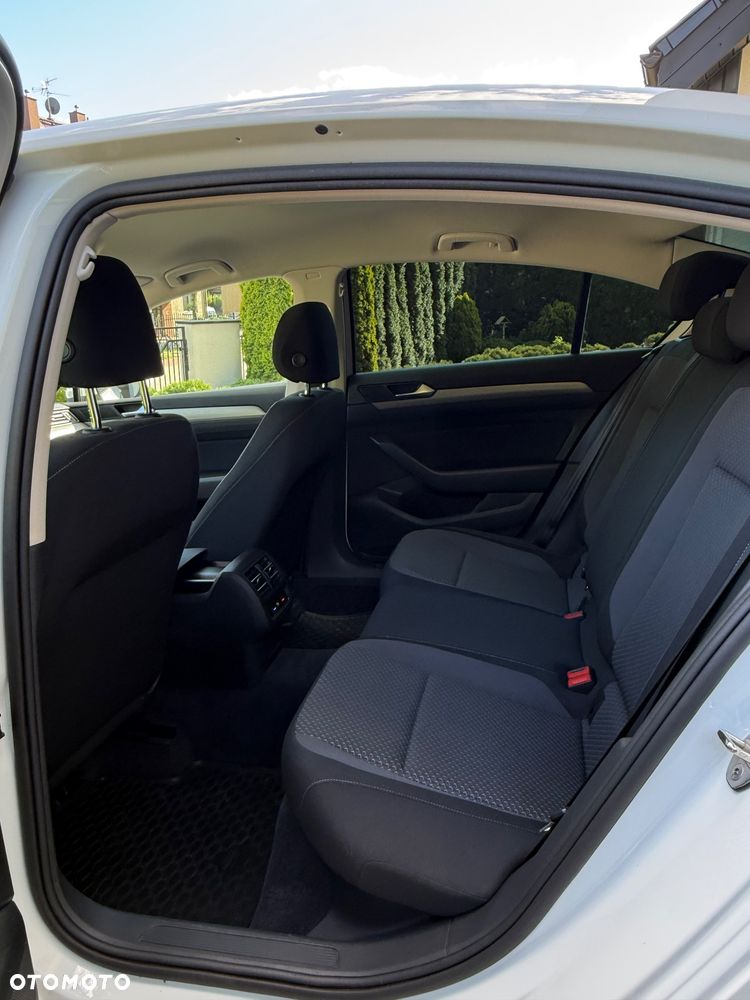 Volkswagen Passat 2.0 TDI BMT Trendline - 17