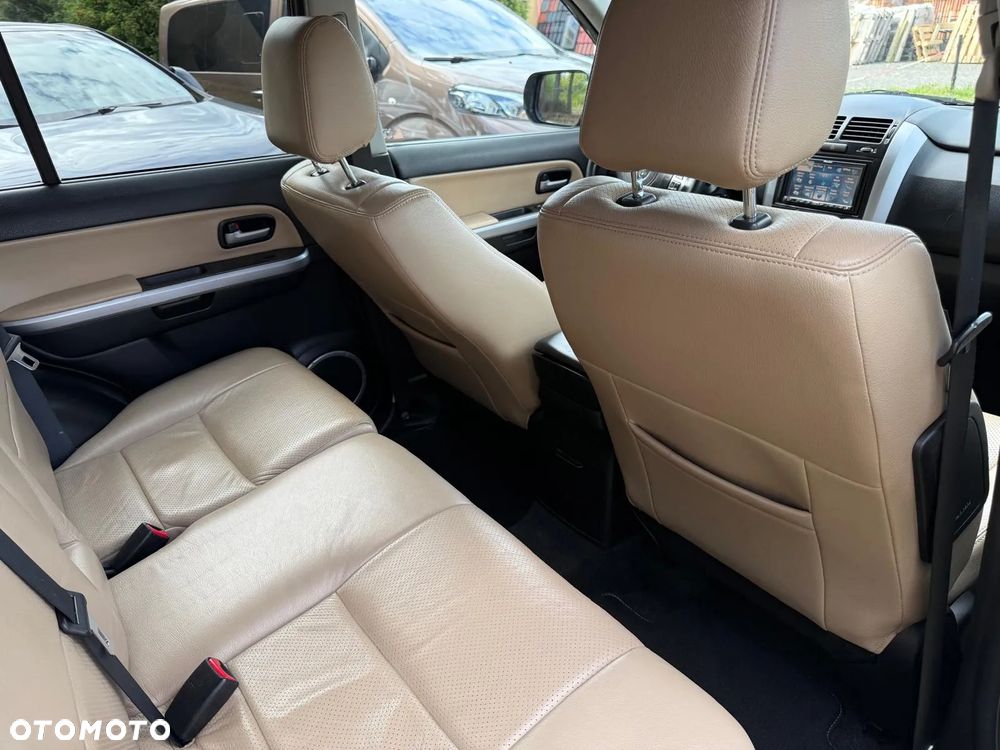 Suzuki Grand Vitara 2.4 De Luxe - 16