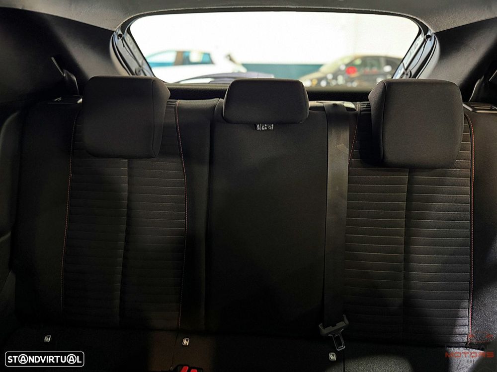 Peugeot 208 1.2 PureTech Active Pack - 37