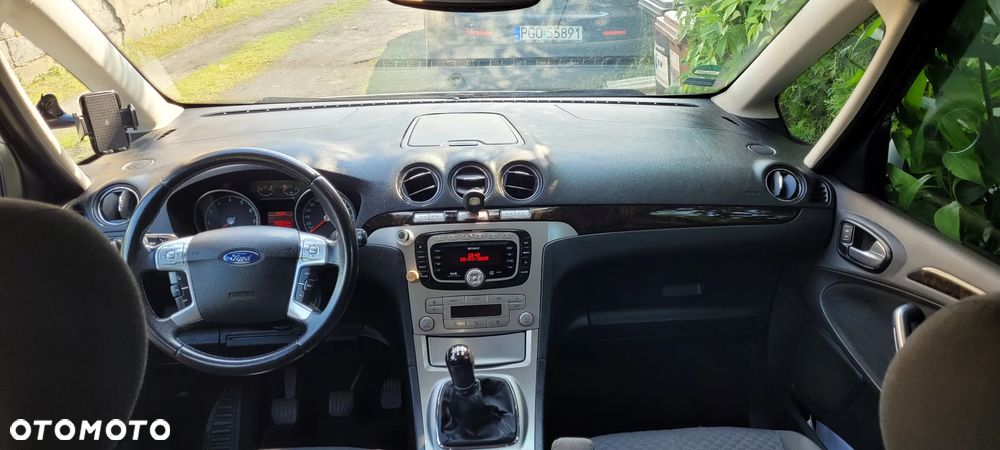 Ford Galaxy 2.0 Ghia - 23