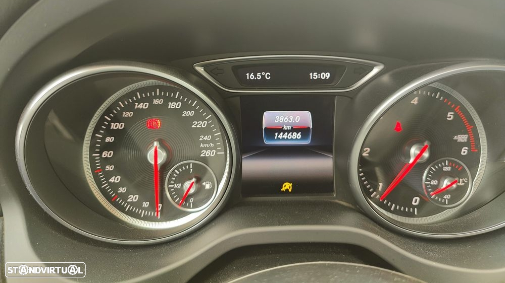 Mercedes-Benz CLA 180 d Shooting Brake Urban - 11