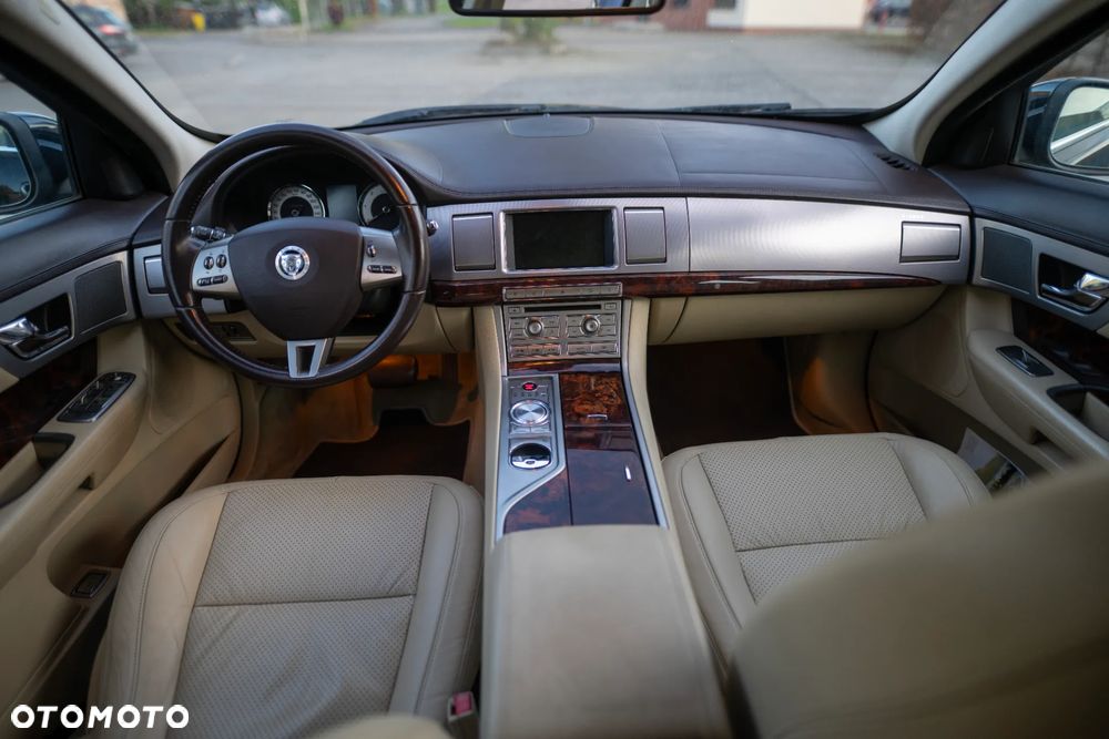 Jaguar XF 2.7 V6 D Premium Luxury - 18