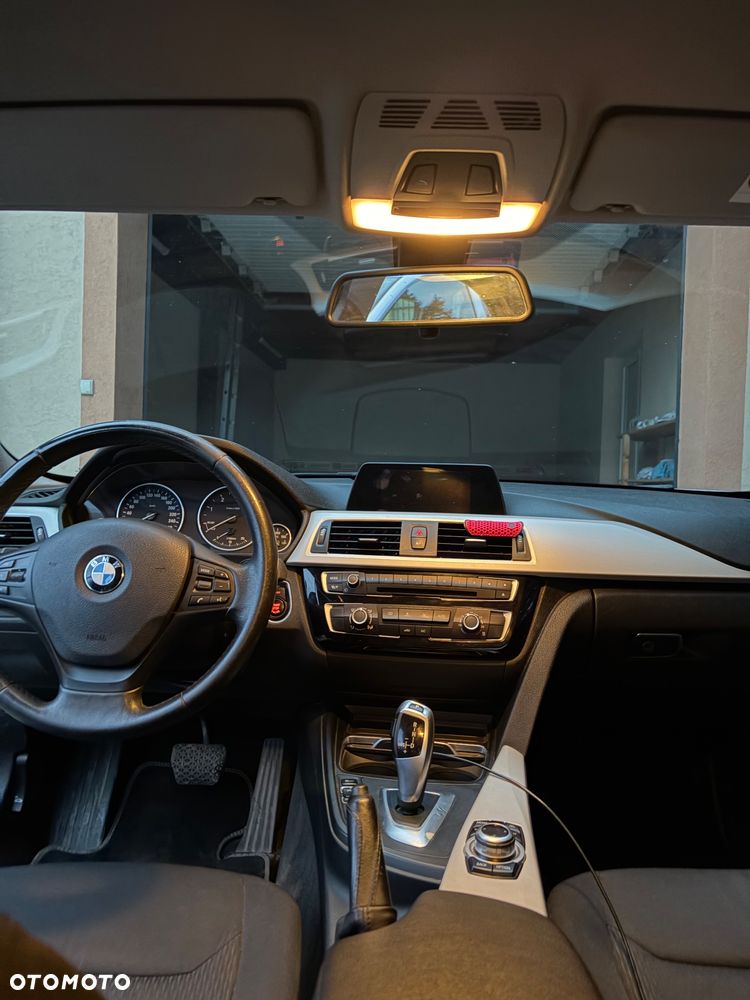 BMW Seria 3 318d - 25