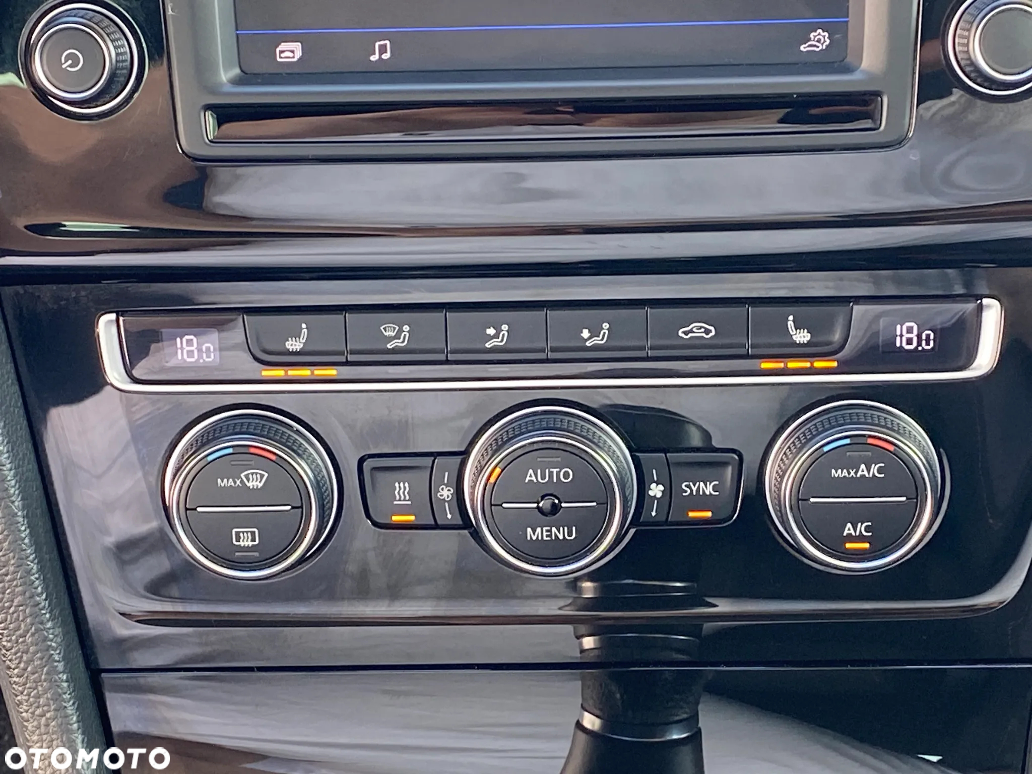 Volkswagen Golf - 28