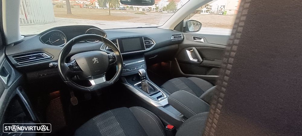 Peugeot 308 1.2 PureTech Allure J18 - 14