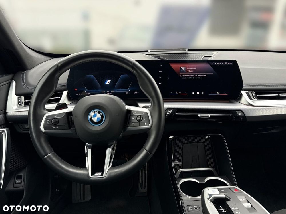 BMW iX1 eDrive20 66.5kWh M Sport - 10