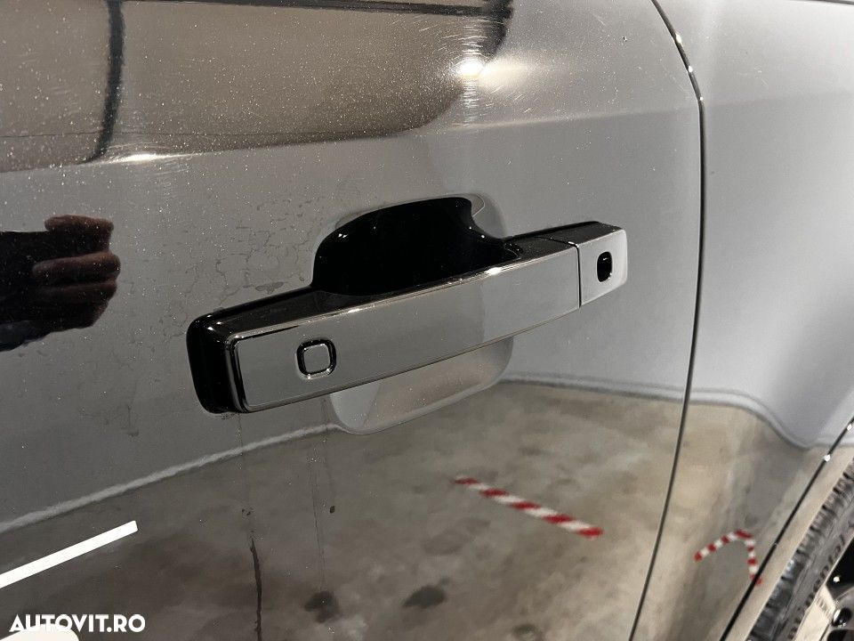 Land Rover Defender - 28