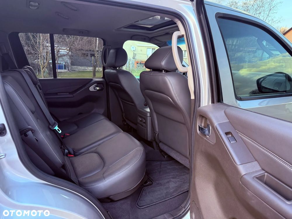 Nissan Pathfinder - 18