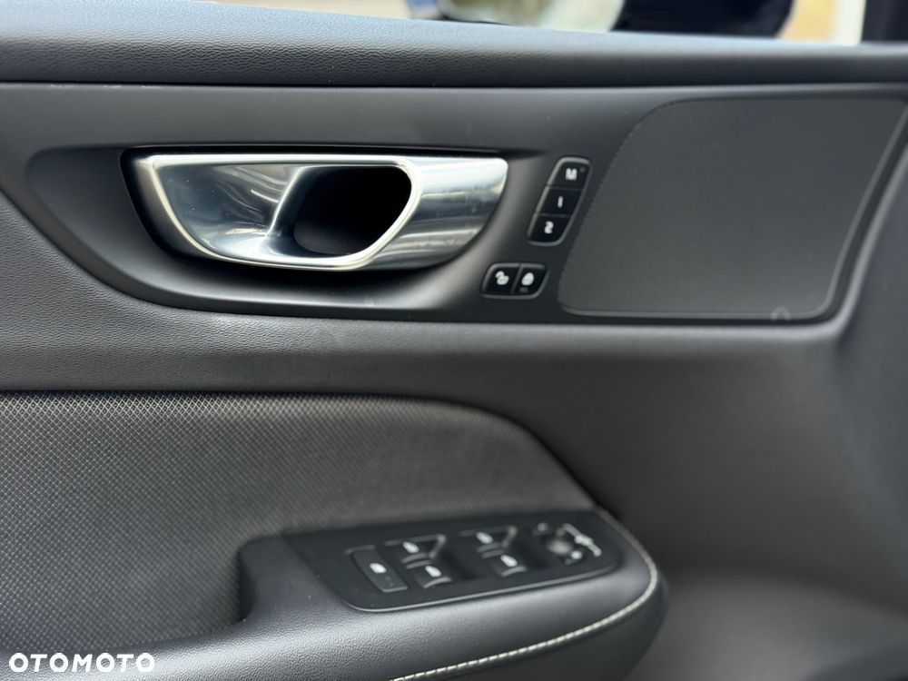 Volvo S60 T4 R-Design - 11