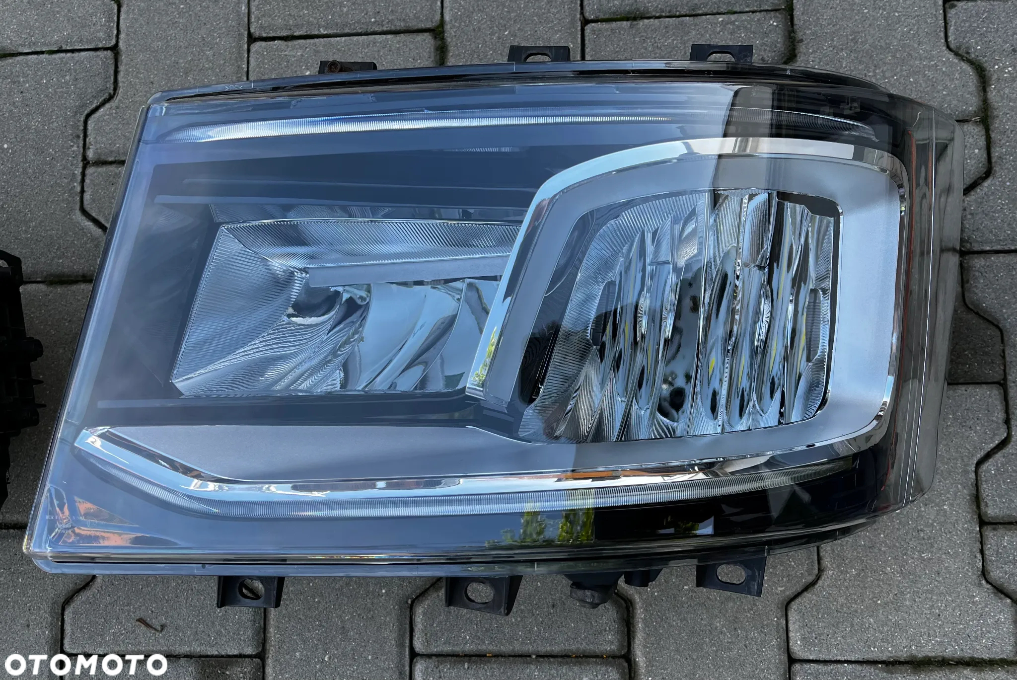 LAMPA REFLEKTOR SCANIA R S NOWY MODEL - 3