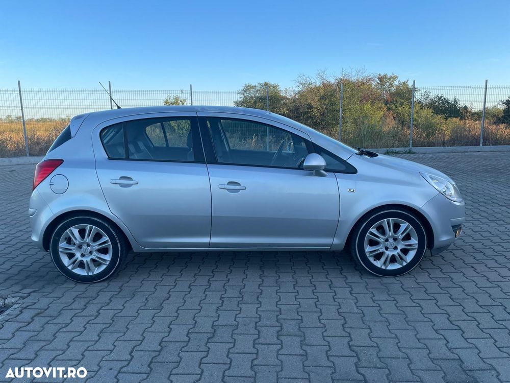 Opel Corsa 1.2i Cosmo - 3