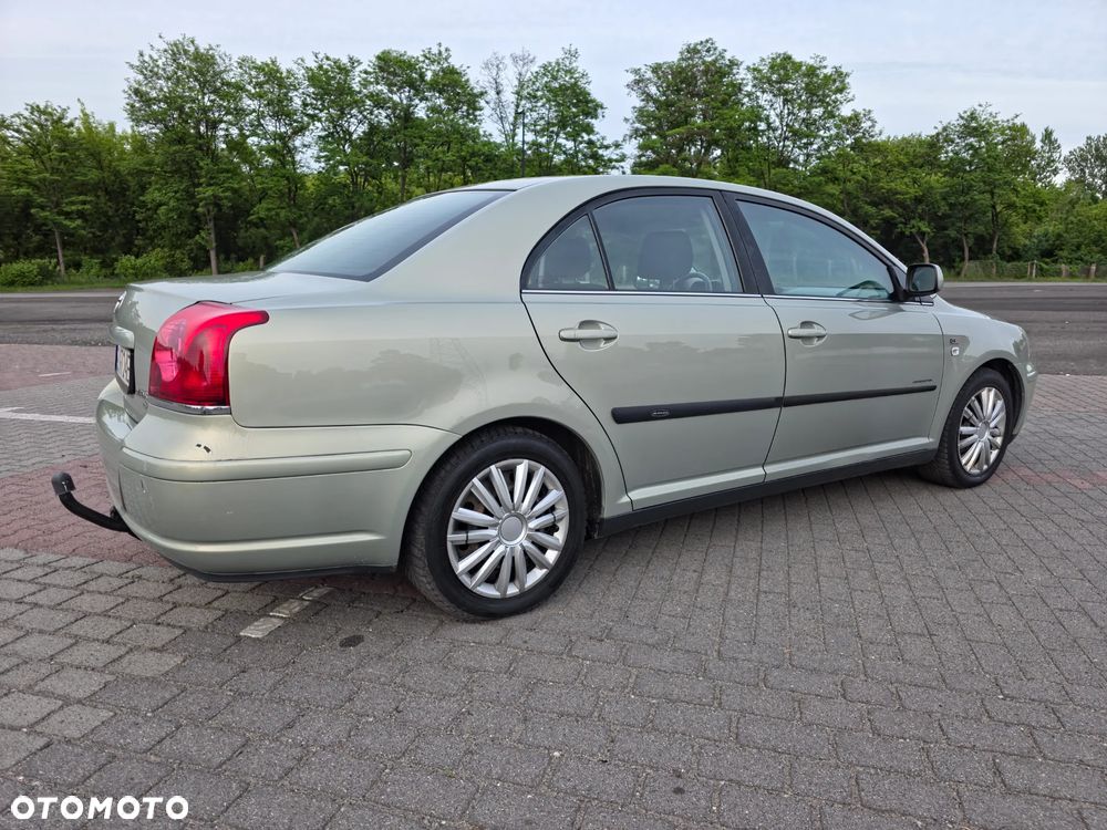 Toyota Avensis 2.0 D-4D Sol - 22
