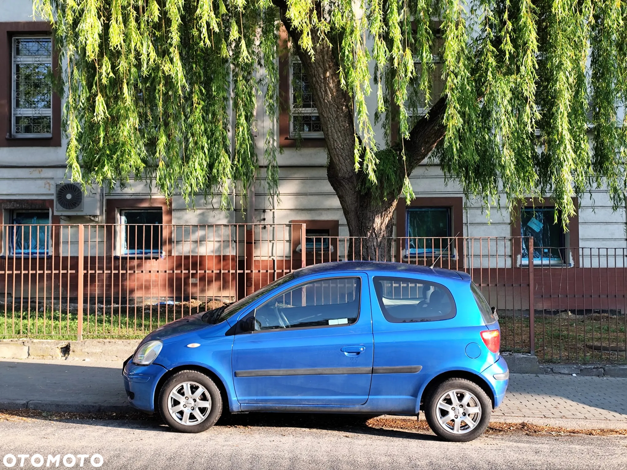 Toyota Yaris 1.0 Base - 4