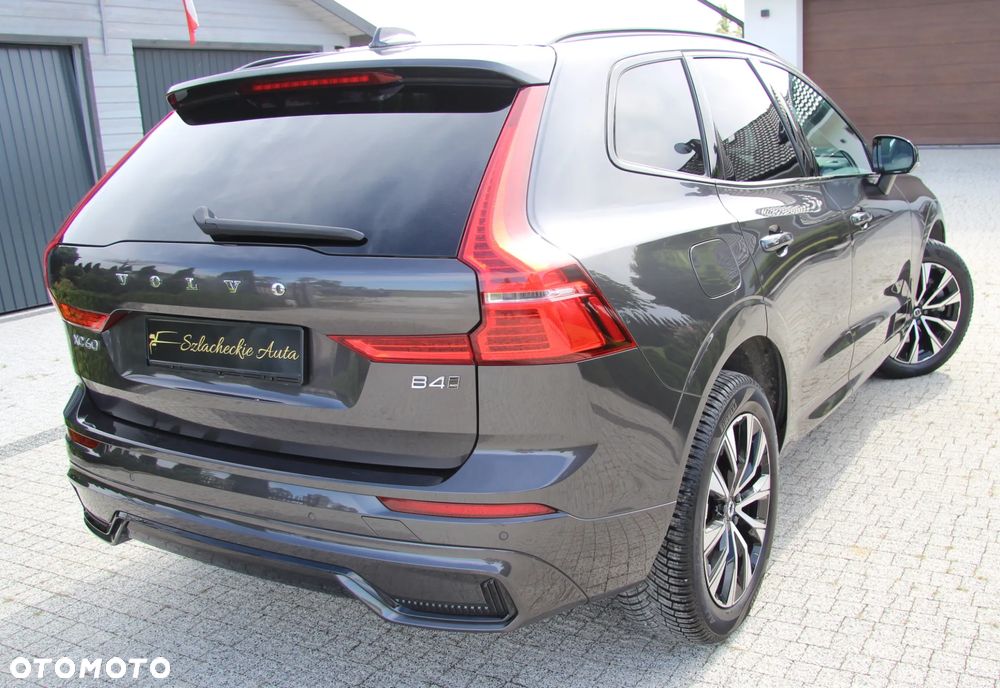 Volvo XC 60 B4 D AWD Plus Dark - 4