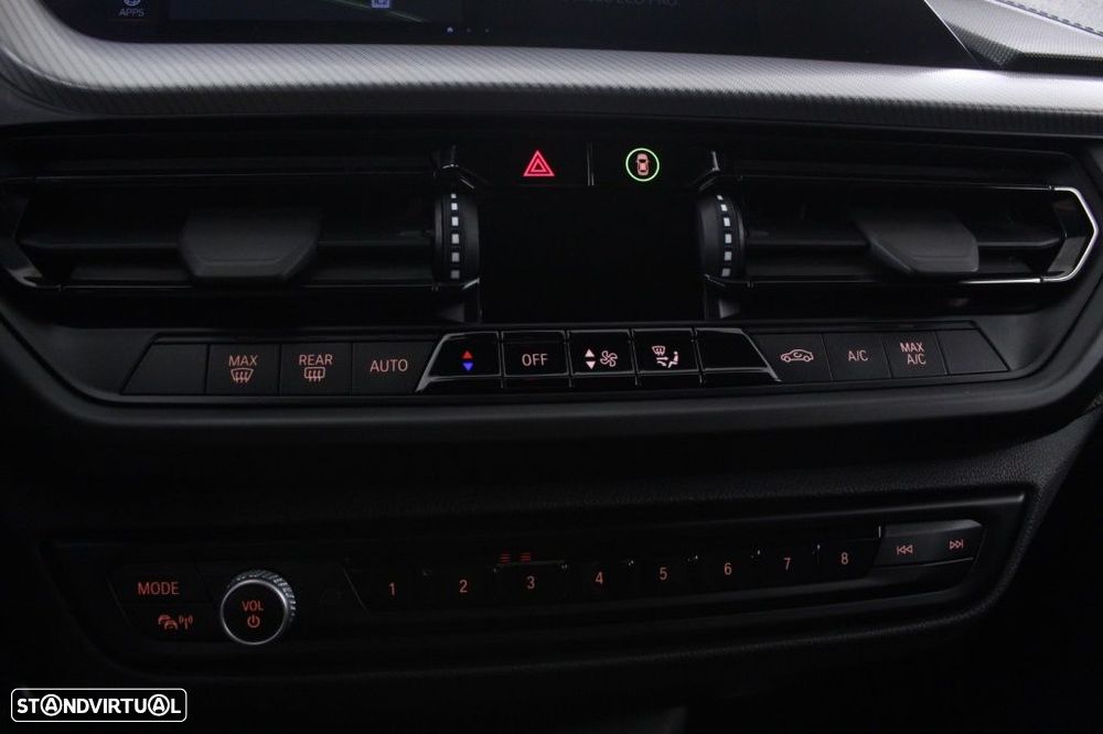 BMW 116 d Pack Desportivo M Auto - 28