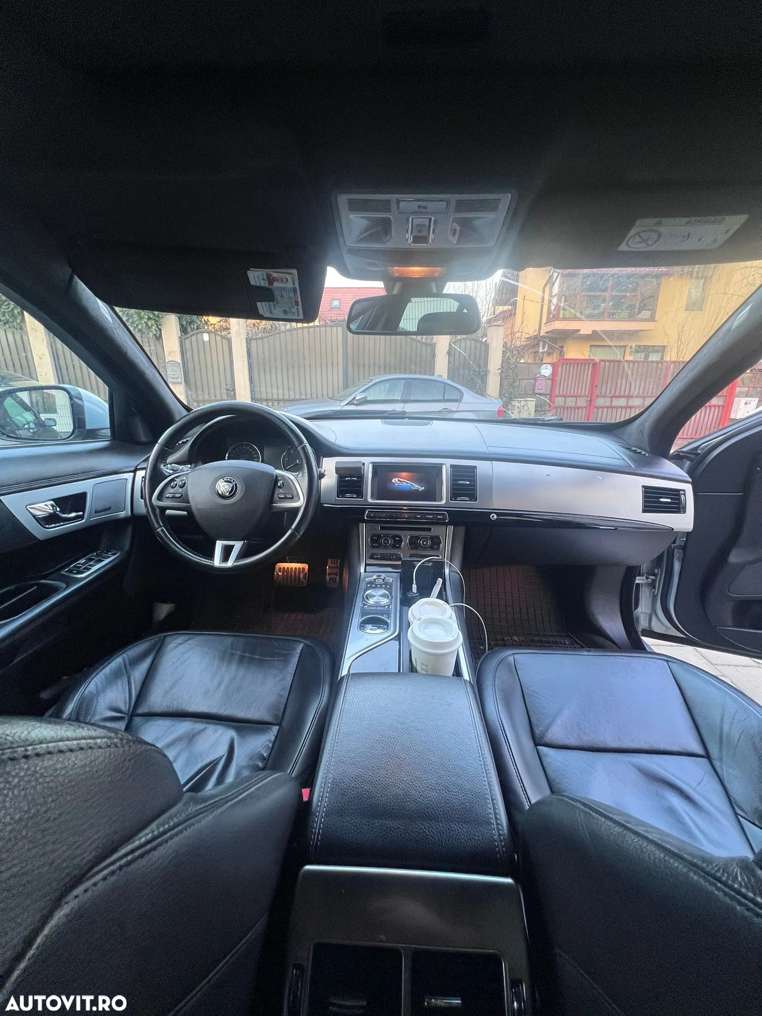 Jaguar XF - 25