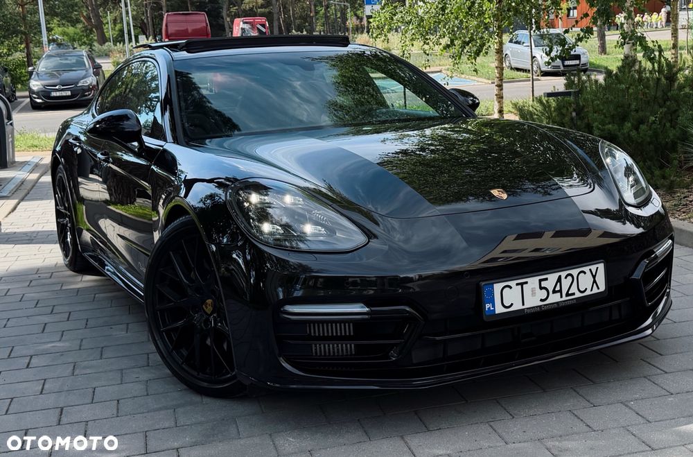 Porsche Panamera 4 E-Hybrid 10 Years Edition - 3