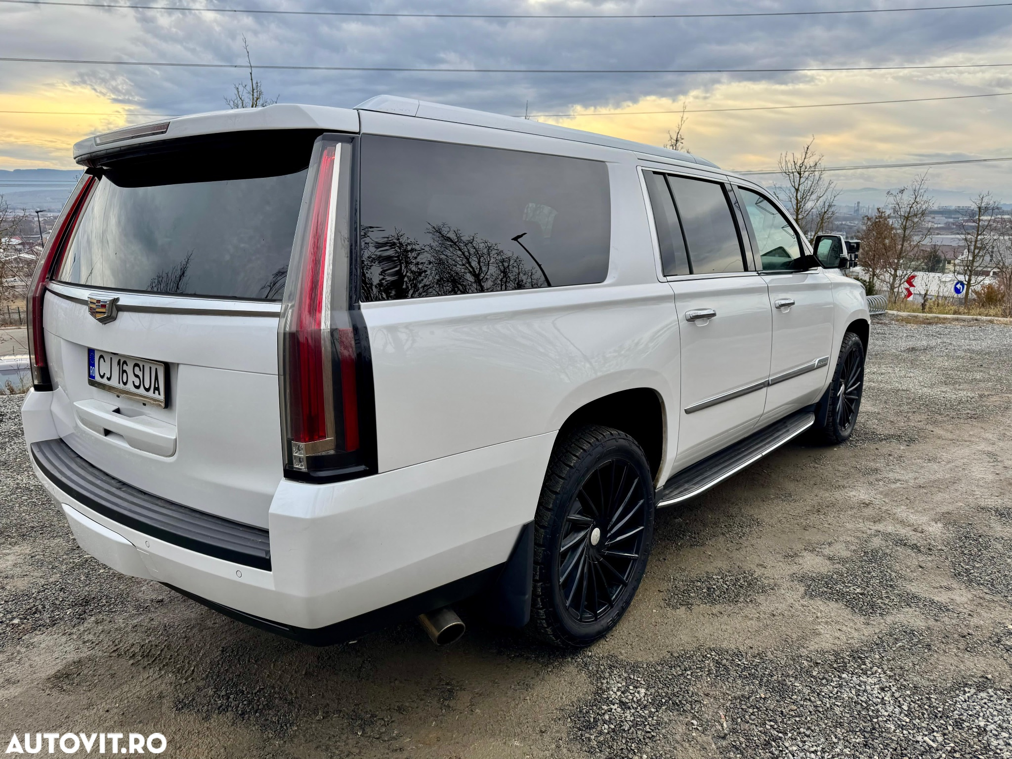 Cadillac Escalade 6.2 V8 AWD AT Platinum - 3