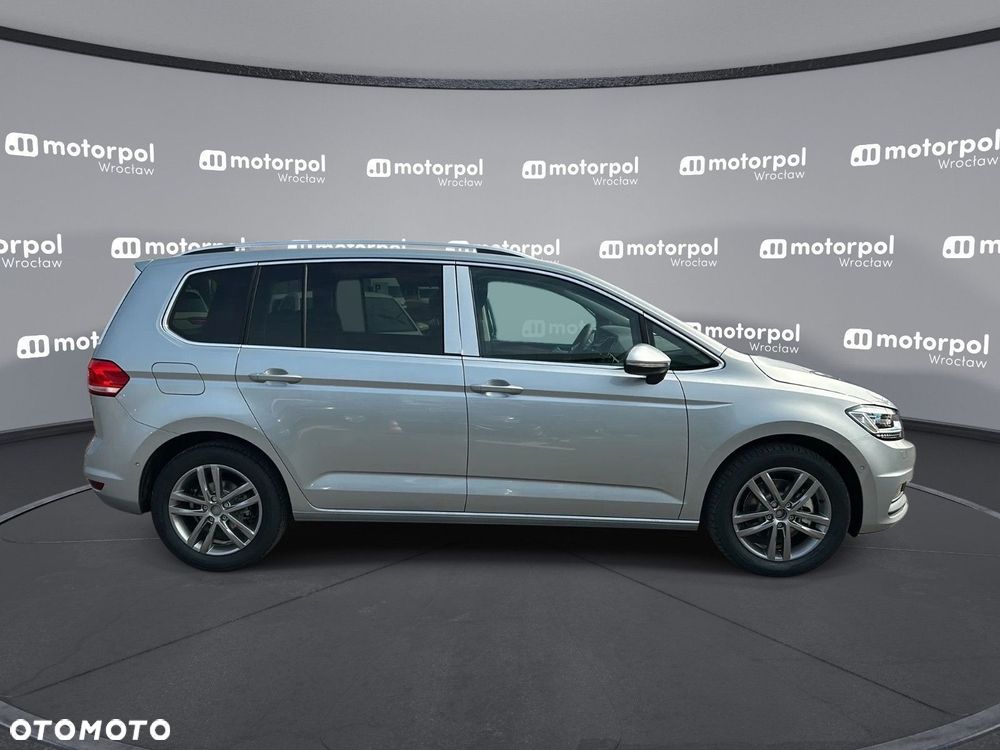 Volkswagen Touran - 11