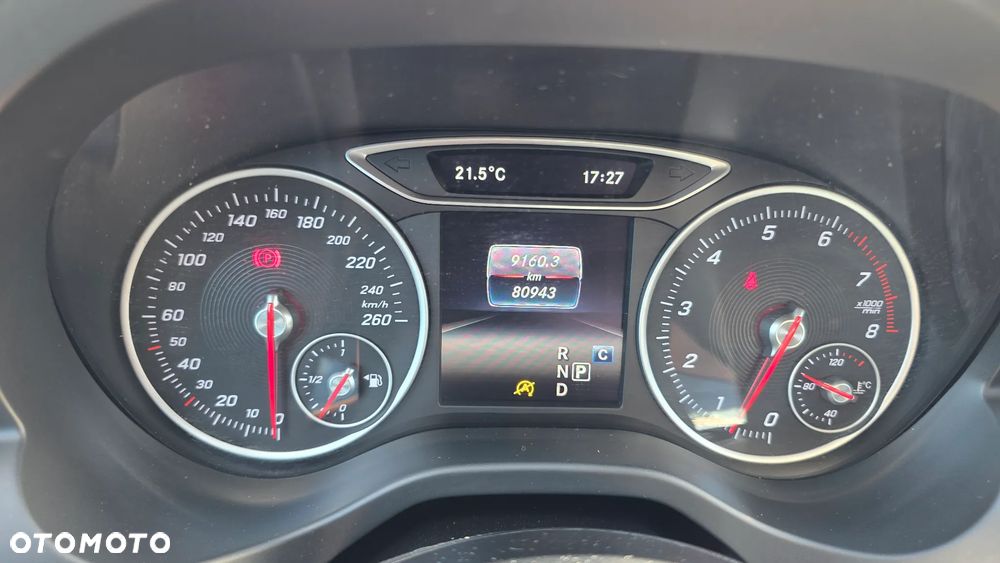 Mercedes-Benz GLA 200 7G-DCT - 17