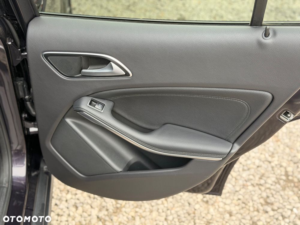 Mercedes-Benz GLA 220 CDI 7G-DCT StreetStyle - 29
