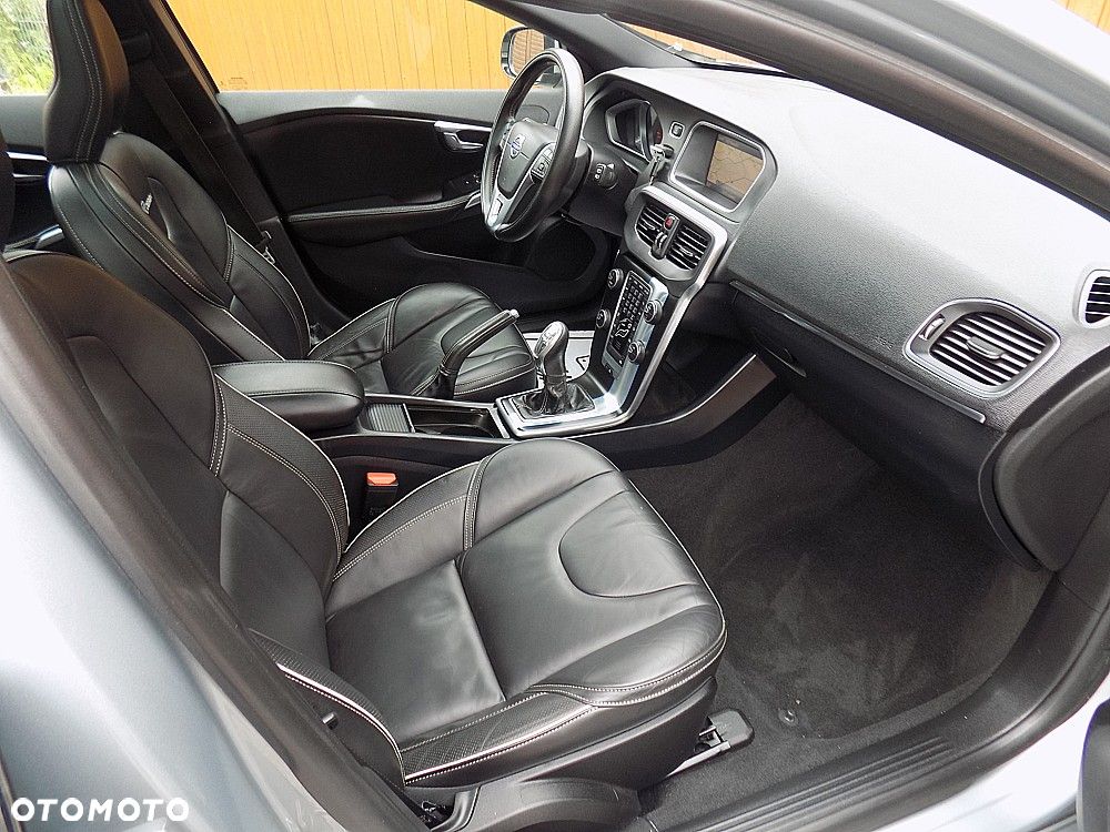 Volvo V40 D3 Drive-E R-Design Momentum - 8