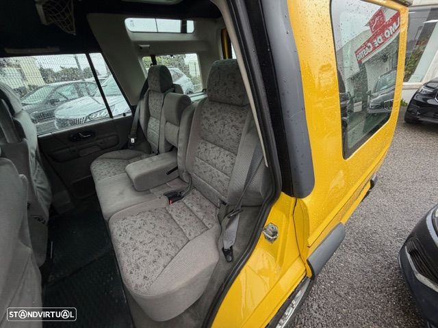 Land Rover Discovery TD5 Entertainer - 17